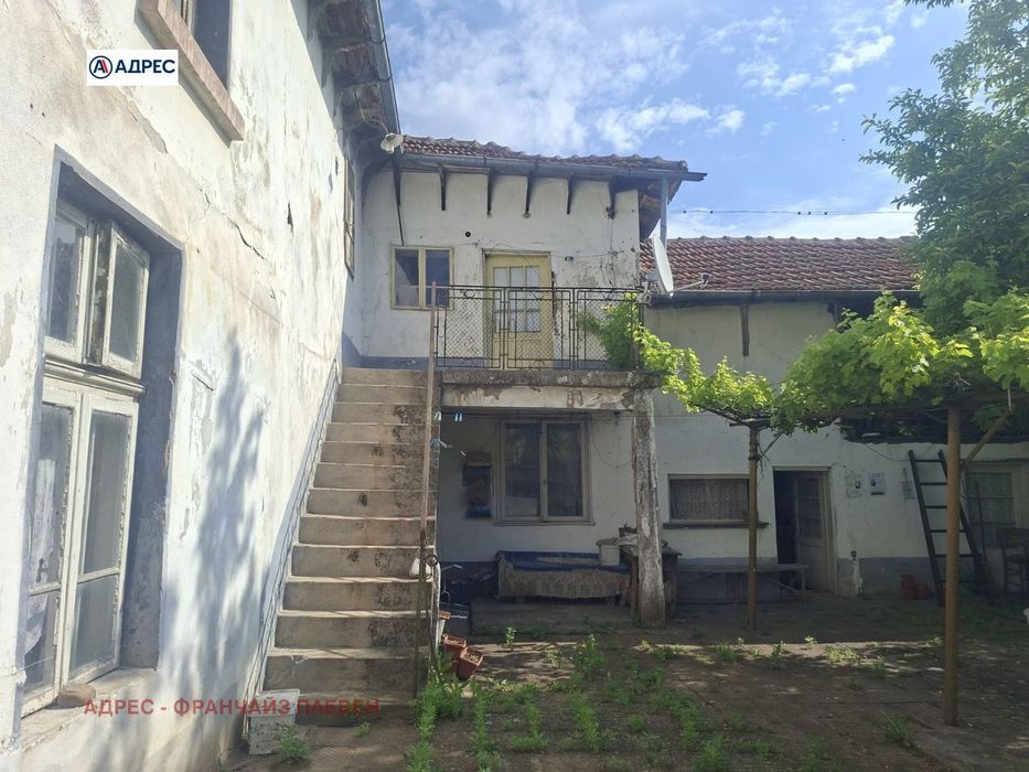 Къща в Плевен, област-с.Горни Дъбник площ 200 цена 36000