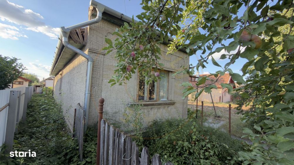 Casa 3 camere, Teren 1036 mp Front 22 m - Str. Florilor 46 - Carei -