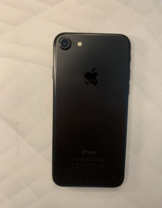Продам Iphone 7.