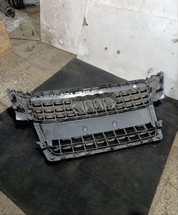 Решетка радиатора Ауди А4 Б8