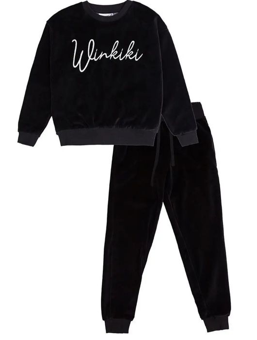 Костюмы на 152 см.