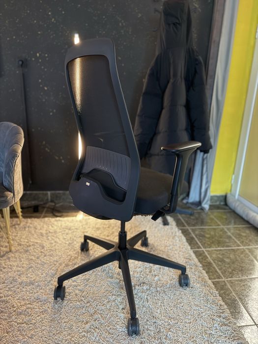 Ергономичен офис стол