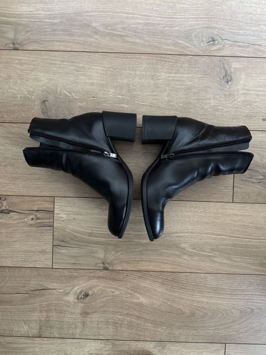 Ежедневни черни боти до глезена