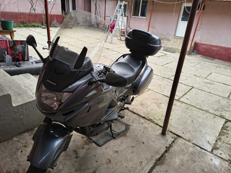 Vând motocicletă Honda Deauville  NT700V-Touring - 48.000 km - Cardan