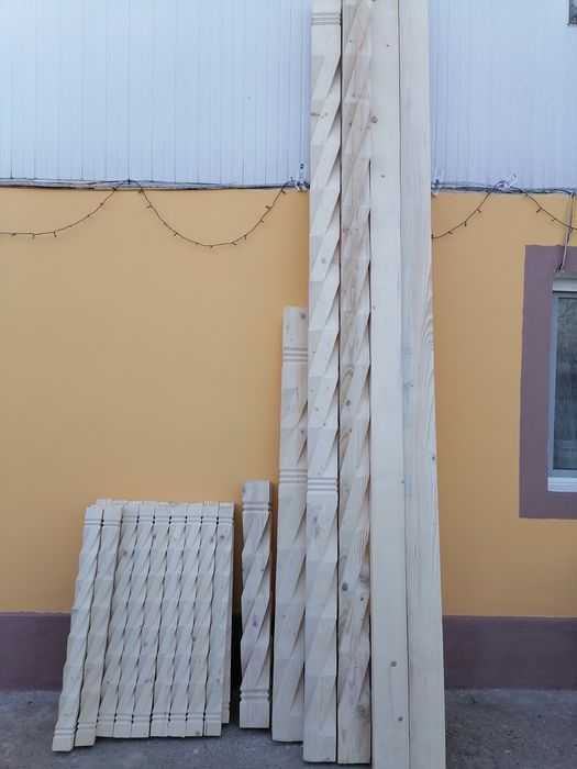 Vand stalpi lucrati manual din lemn de brad