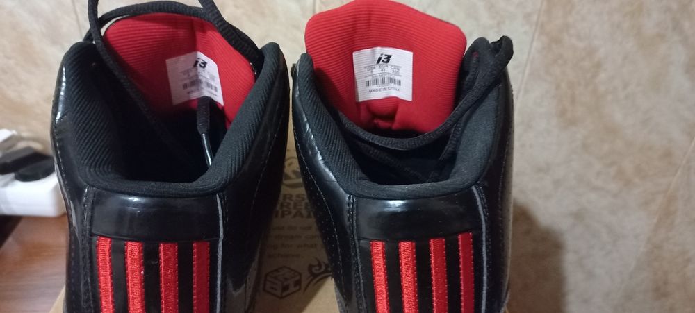 Продам новые фирменные Баскетбольные кроссовки