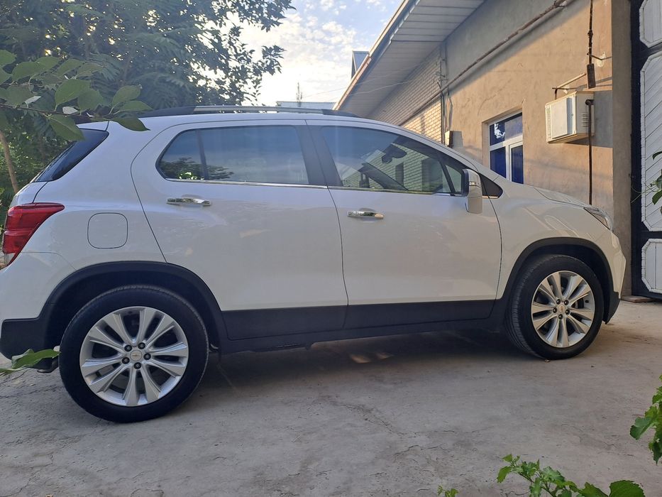 Chevrolet Tracker sotiladi yili  2020 30ming benzin xolati ideal