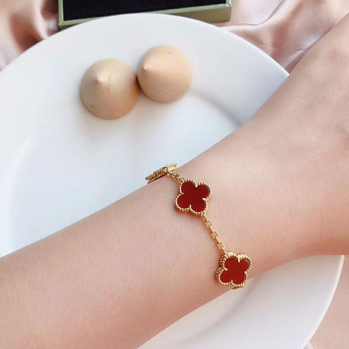 Красиви дамски гривни