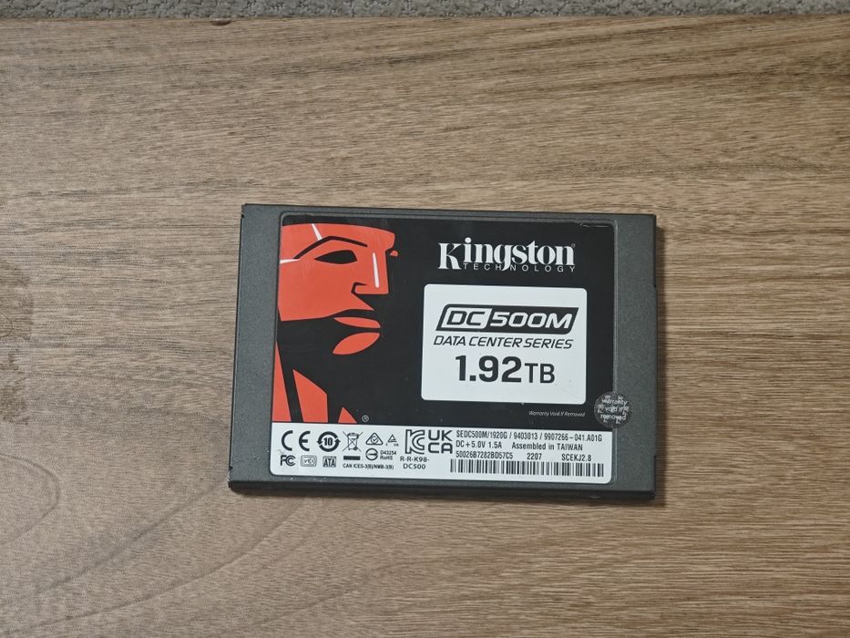 Продам 2 диска серверных от кингстон