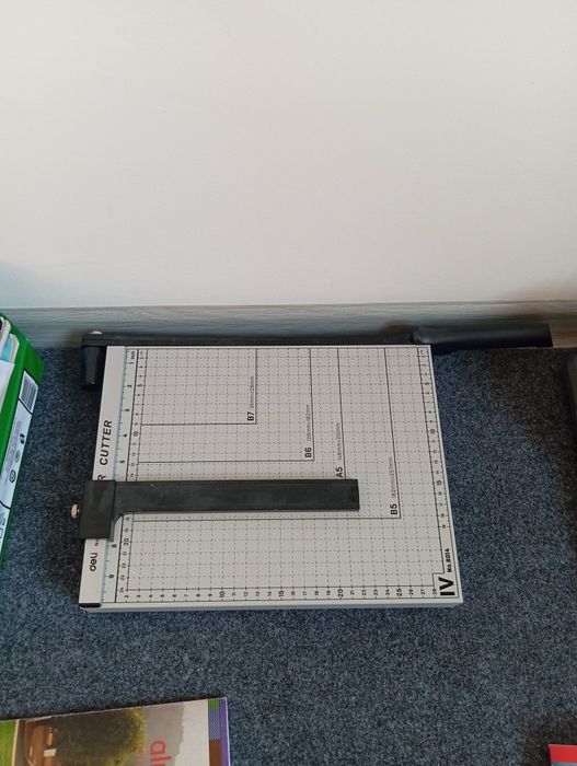 Qogʻoz pichoq, qogʻoz kesish uchun pichoq.