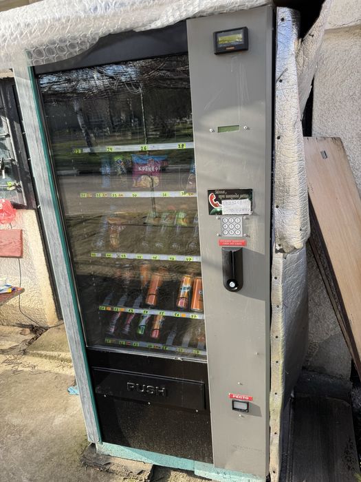 Продавам вендинг машина