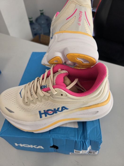 Adidasi Hoka Bondi 9 și Clifton 10