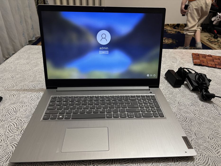 Lenovo Ideapad 3 17”