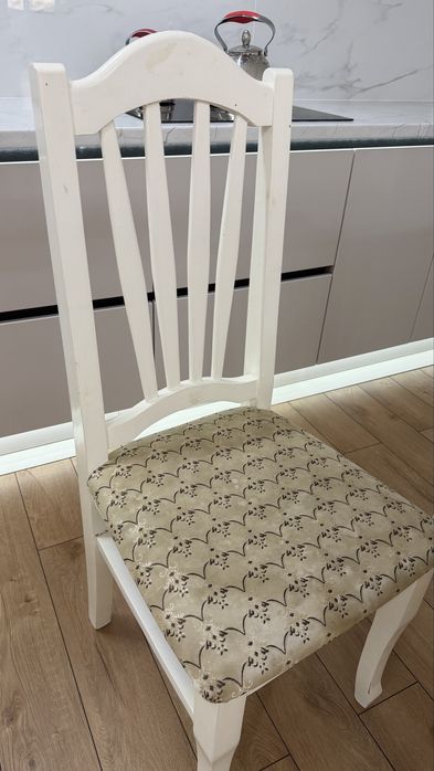 Продам стол с 6- ю стульями