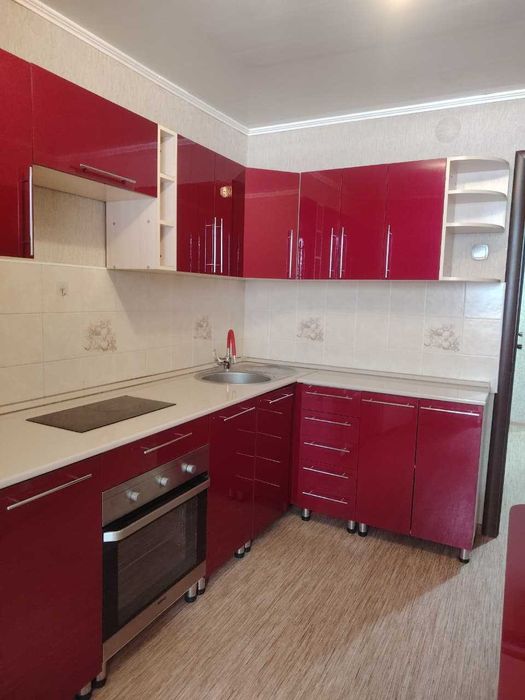 Продам однокомнатную квартиру на 1/9 39кв.ул.На.им.Славского 54