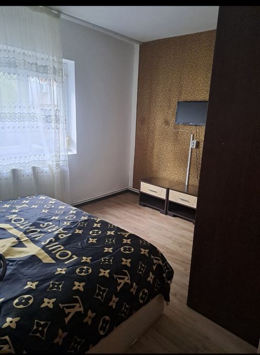Închiriez apartament 2 camere Broșteni