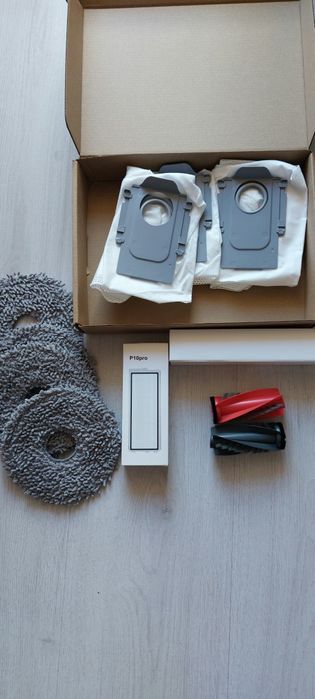 Комплект Аксесоари (Четки, Мопове, Торбички) за Roborock Qrevo Curv