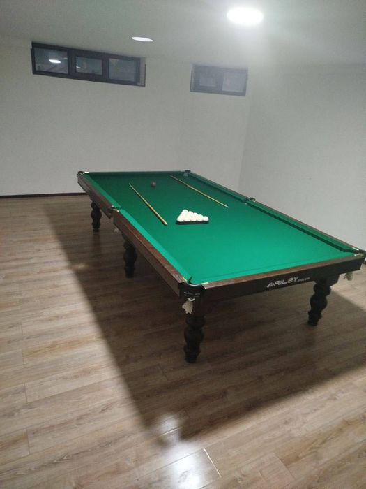 Срочно продаю: Бильярдный стол в очень хорошем состоянии.