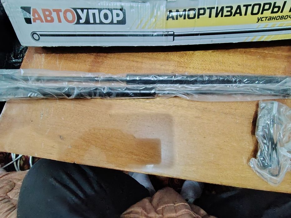 Амортизаторы капота