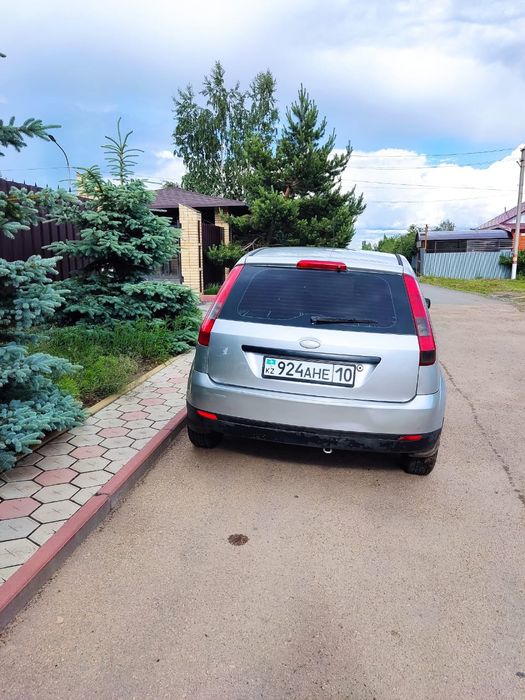 Ford Fiesta 2005 год