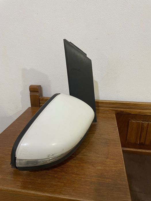 Oglinda dreapta VW Touran 2012 2013 sticla sparta