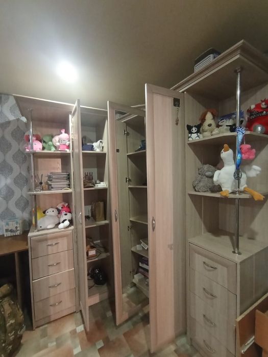 Продам угловой шкаф