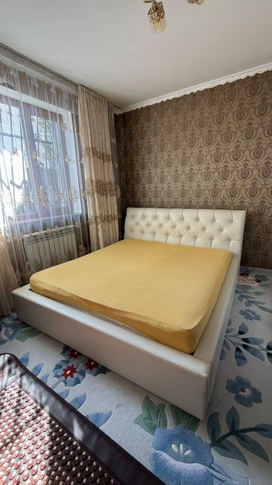 Кровать в хорошем состояний