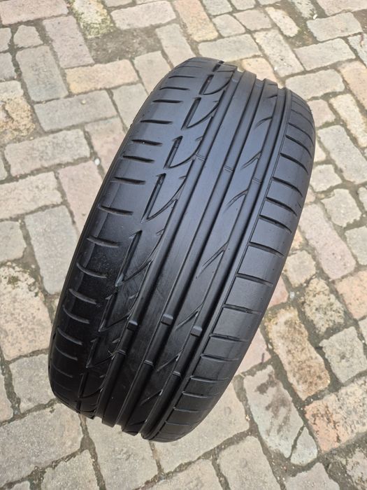 O bucată 225/45 R18 vară - una Goodyear Bridgestone