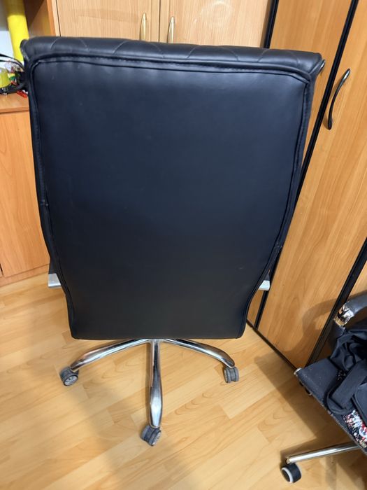 Офисное кресло руководителя кожа