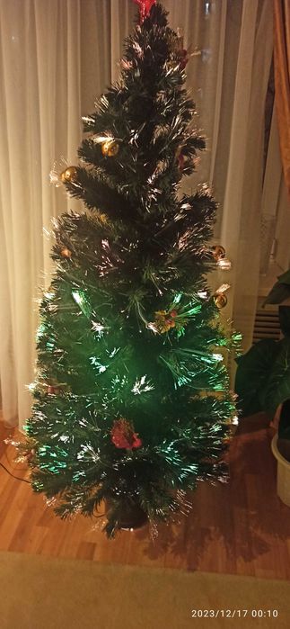 Ёлка красивая                                            .