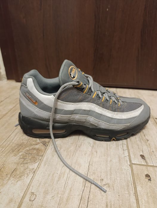 Продавам зимни обувки The North Face и обувки Nike Air Max.