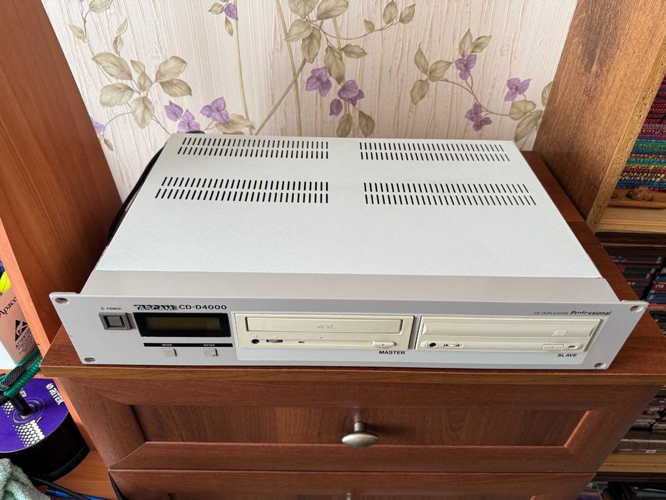 TASCAM CD-D4000 Профессиональный дубликатор