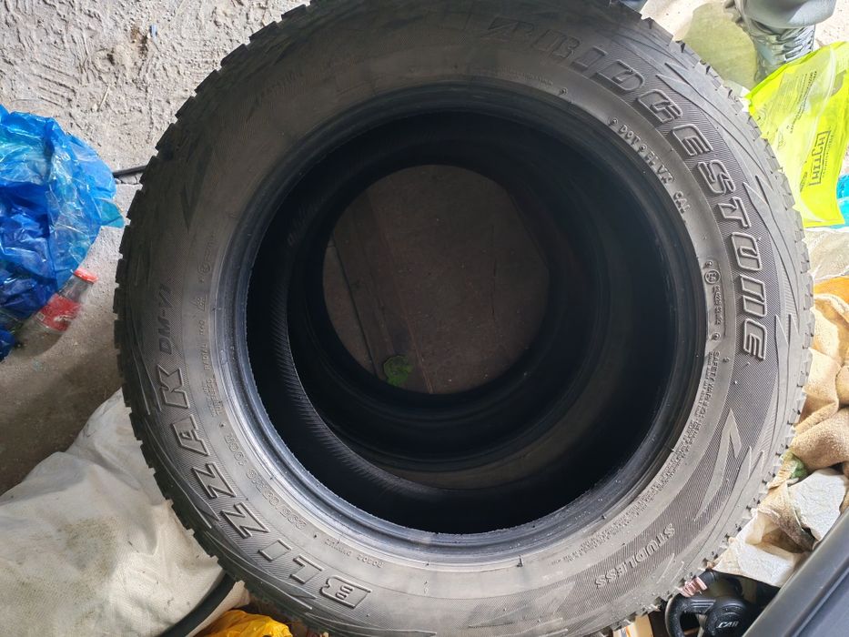 Продам резину. 235/65R18