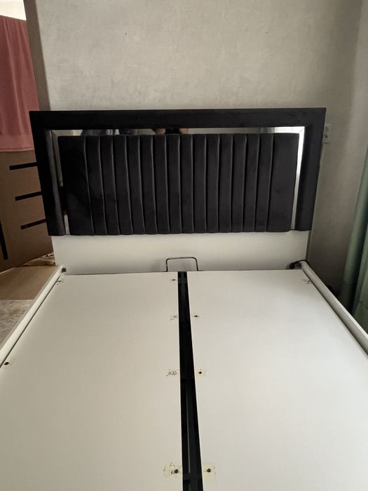 Продам двуспальнюю кровать