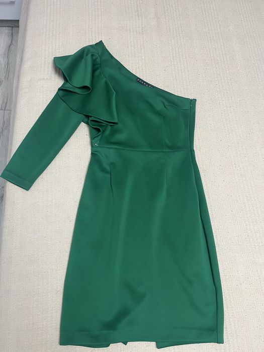 Vand rochie dama impecabila