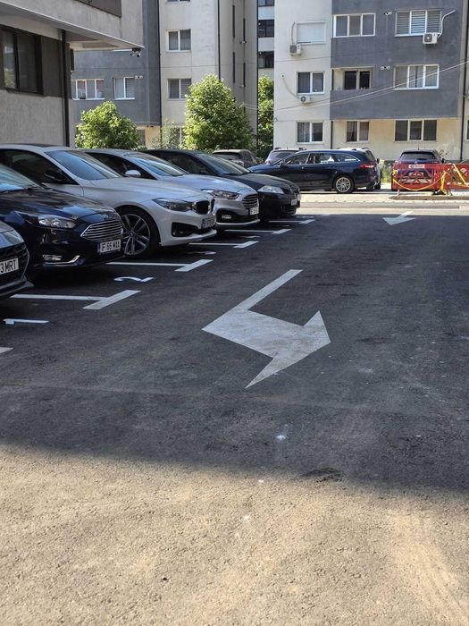 Garsonieră  decomandată și loc parcare privat