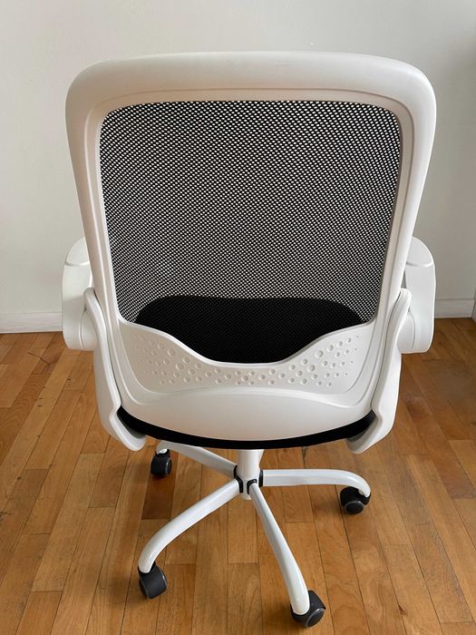 Офис стол мрежа.