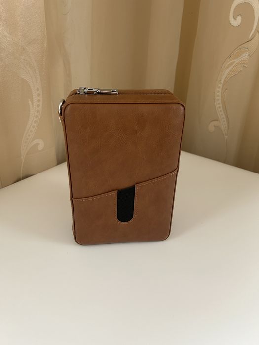 Преносим хумидор от естествена кожа за 6 пури – черен/кафяв