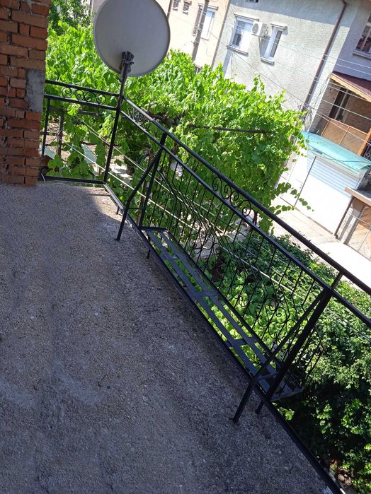 Етаж от къща продавам.