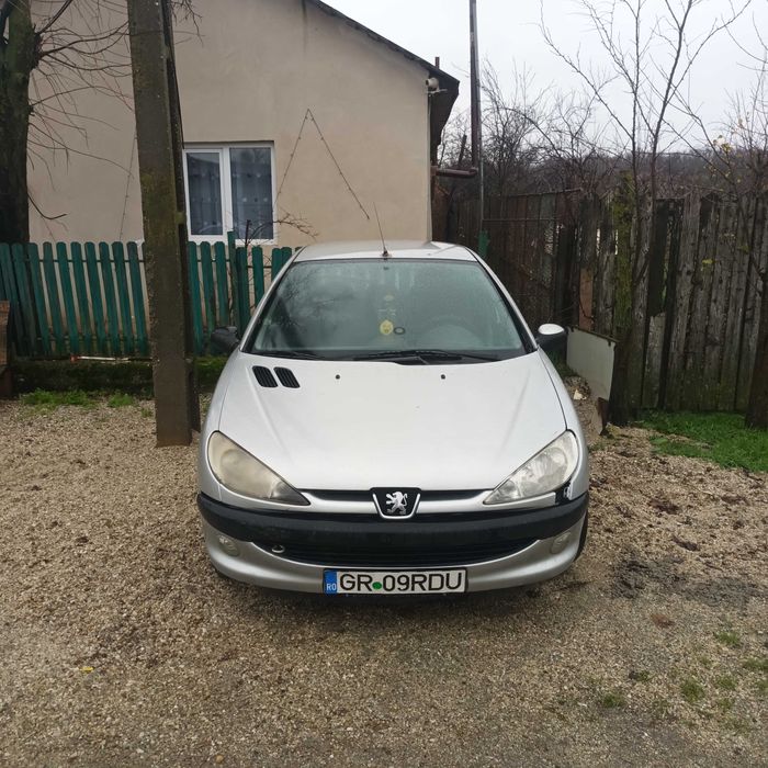 Peugeut 206  pentru piese.