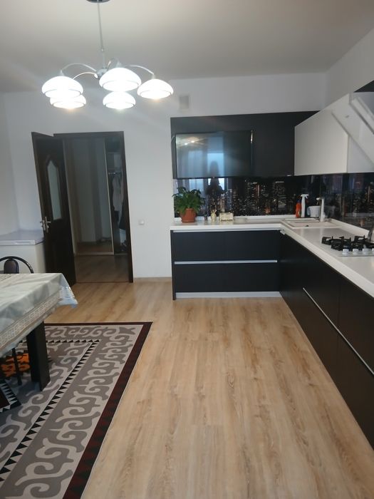 Продам квартиру  трех комнатную