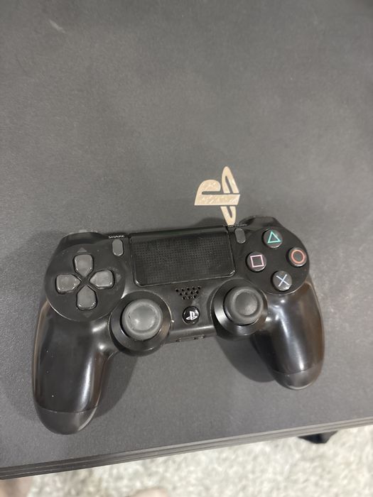 Ps4 pro със две игри и един джойстик добрич лино предаване