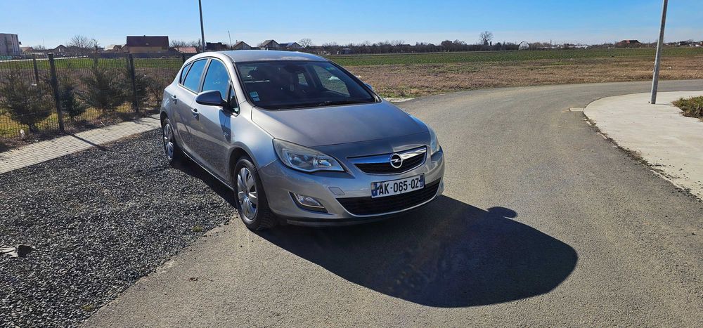 Opel Astra J 1.7 CDTI Eco-Tech Euro 5 Hatchback An Fab.2011