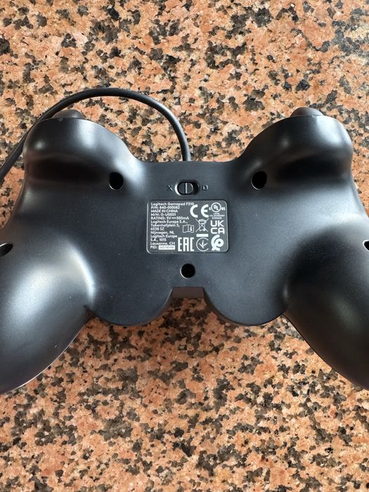 Геймпад Logitech