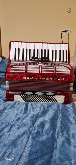 Vând acordeon  Weltmeister