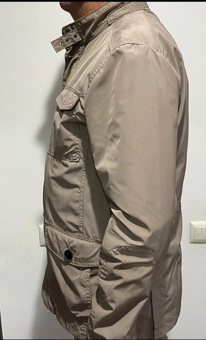 Jacheta de fas barbati pentru anotimp primavara toamna. 
Marime 48 - 52 sau XL -XXL
Stare de prezentare excelenta  ca si noua.