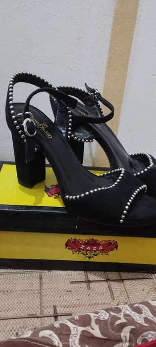 Продам туфли на высоких каблуках.