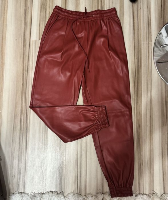 Zara панталон-анцуг и кожен панталон