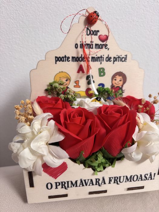 Aranjament floral pentru educatoare/invatatoare 1-8 martie