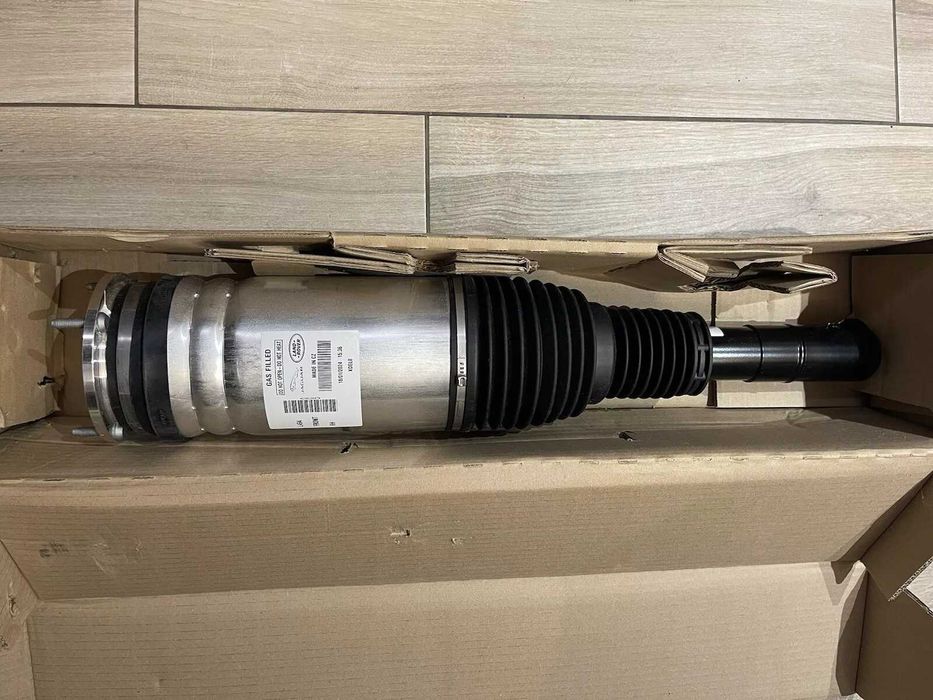 Продам передние амортизаторы на Range rover Sport